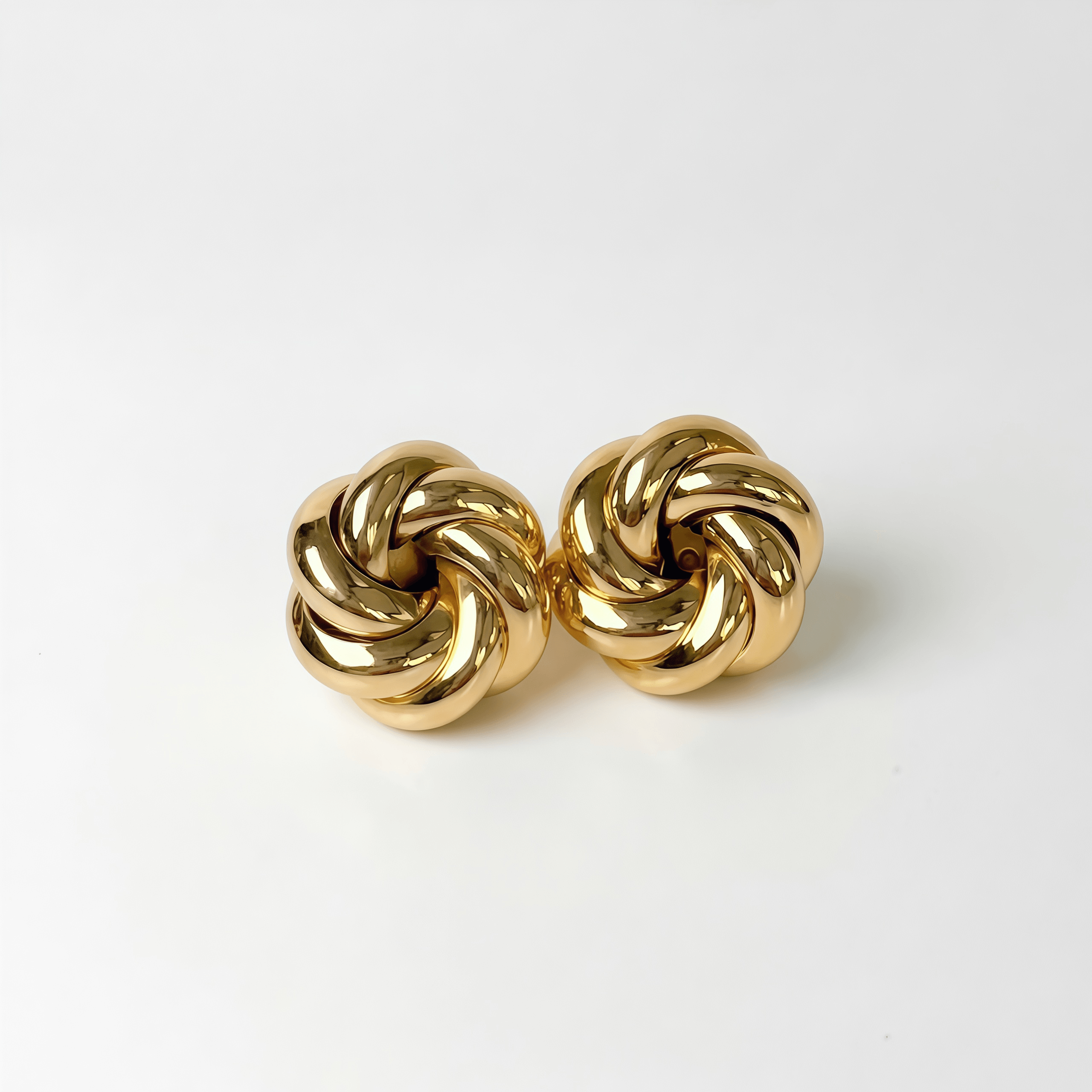 Aretes Nudo Dorado - Vista 1