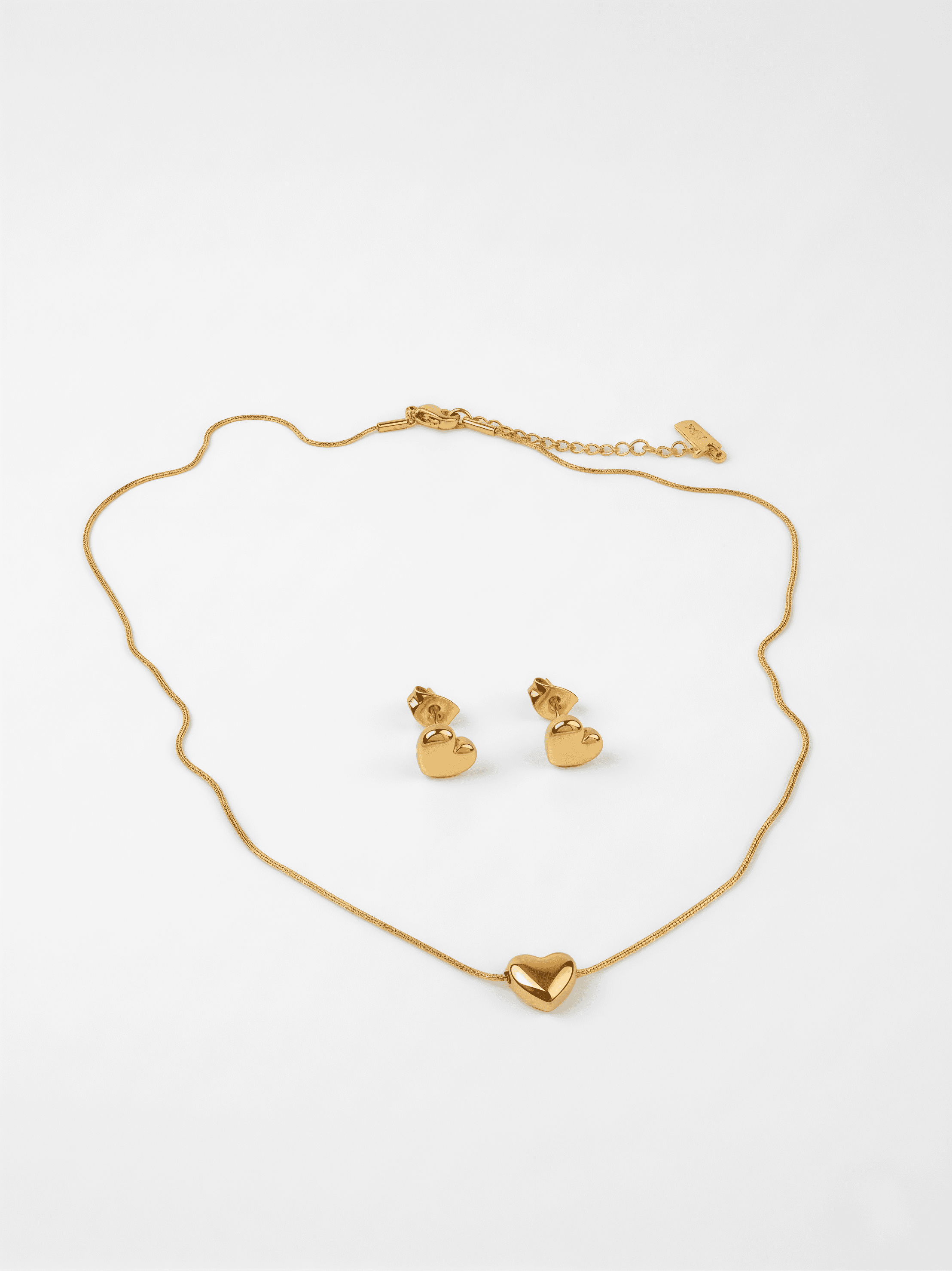 Set Collar + Aretes corazón Dorado